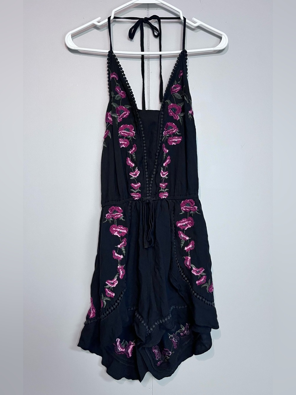 American Eagle Outfitters Boho Floral Embroidered Black Romper M